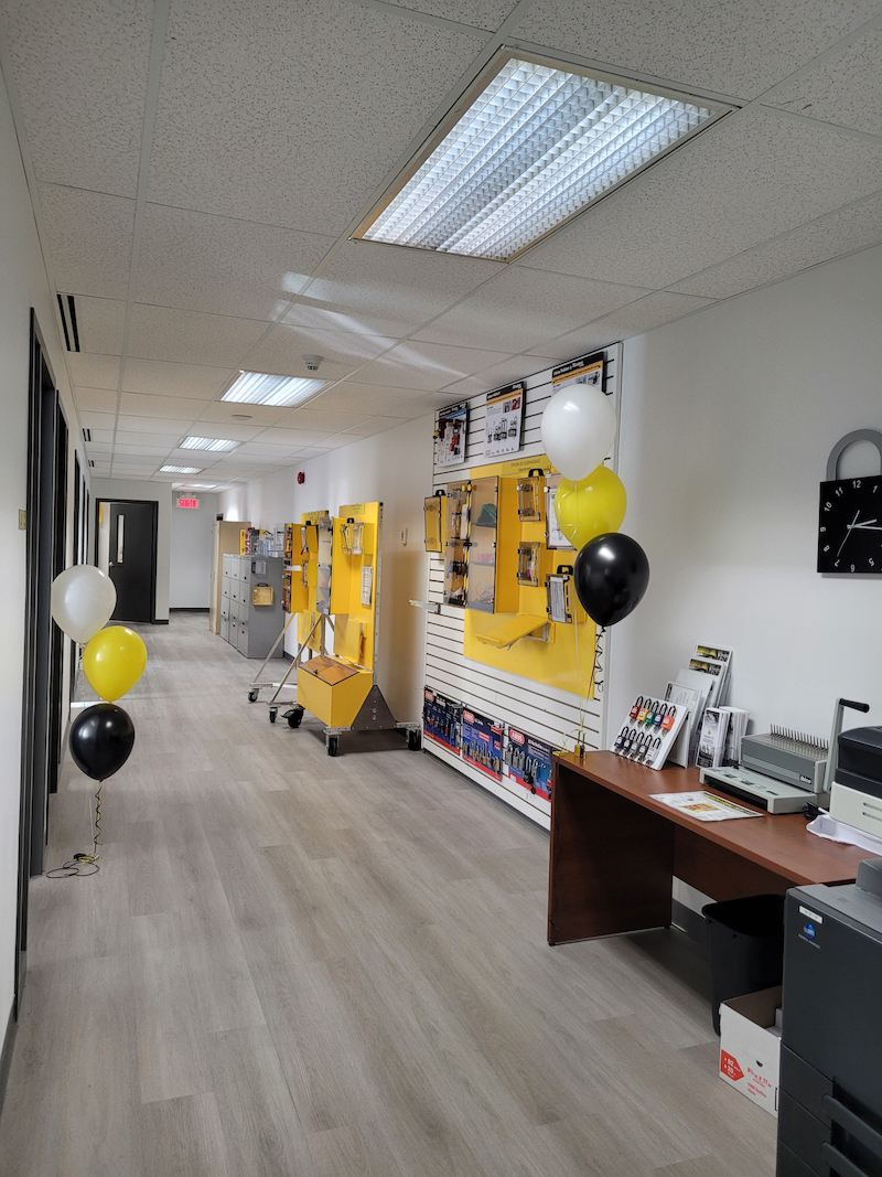 Lancement chez Fabtech ID - Les bureaux décorés pour l'occasion.
