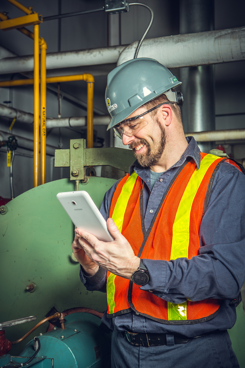 Membre de l'équipe en train de travailler